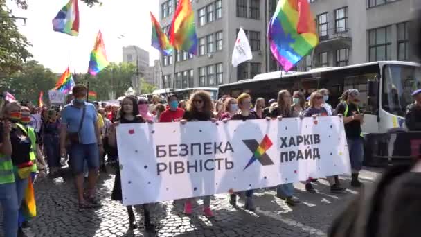 UKRAINE, Kharkiv, September 12, 2021: the pride of Kharkiv.男女同性恋、双性恋和变性者社区的团结游行. — 图库视频影像