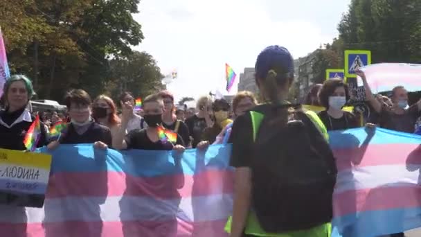 UKRAINE, Charkiw, 12. September 2021: der Stolz Charkiws. LGBT-Community auf dem Solidaritätsmarsch. — Stockvideo