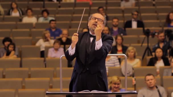 KHARKIV, UKRAINE, 15 May 2018 : Concert of the symphony orchestra. violins — Stock Video