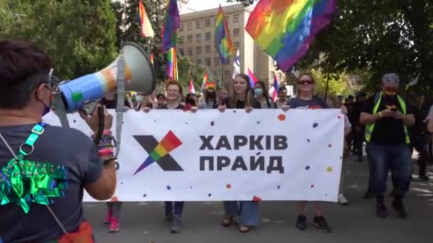 UCRANIA, Járkov, 12 de septiembre de 2021: el orgullo de Járkov. Comunidad LGBT en la marcha solidaria. — Vídeo de stock