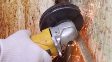 Borunun dairesel testere ile sökülmesi