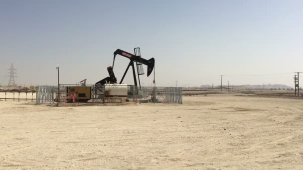 Bahreïn, 25,03,2018. Production de pétrole dans le désert Bahreïn — Video
