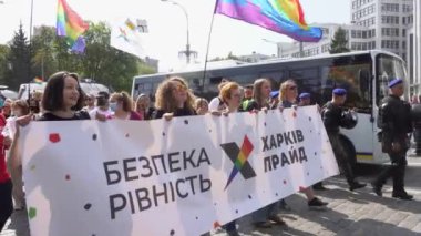 UKRAINE, Kharkiv, 12 Eylül 2021: Harkiv 'in gururu. LGBT toplumu dayanışma yürüyüşünde.