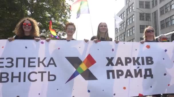 UKRAINE, Kharkiv, September 12, 2021: the pride of Kharkiv.男女同性恋、双性恋和变性者社区的团结游行. — 图库视频影像