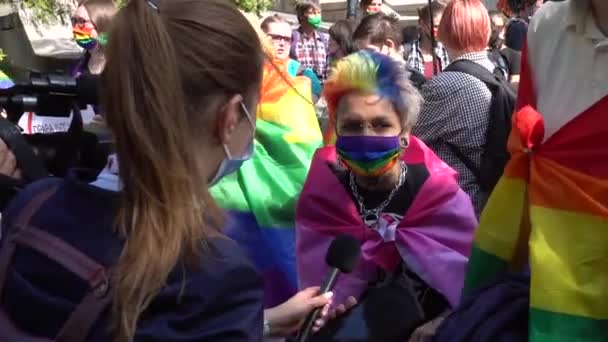 UKRAINE, KHARKIV, SEPTEMBER 12, 2021: Kebanggaan Kharkiv. LGBTQ pada mars solidaritas — Stok Video