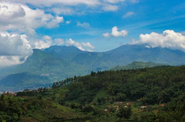 Batu şehrinin Dağ Yamacı Manzarası