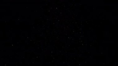 Mevsim kış aylarında kar taneleriyle yapılan gerçekçi kar yağışı görüntüsü simüle kar koşullarında gerçekçi görünmeye başladı..