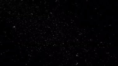 Mevsim kış aylarında kar taneleriyle yapılan gerçekçi kar yağışı görüntüsü simüle kar koşullarında gerçekçi görünmeye başladı..