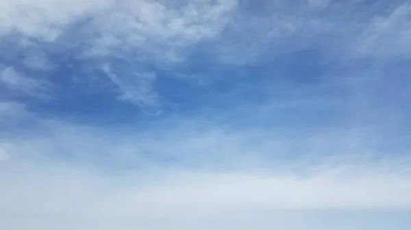 Хмарне Тепле Денне Повітря — стокове фото
