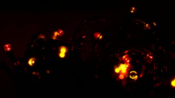 Las Luces Navidad Cerca Brillan Oscuridad — Vídeo de stock