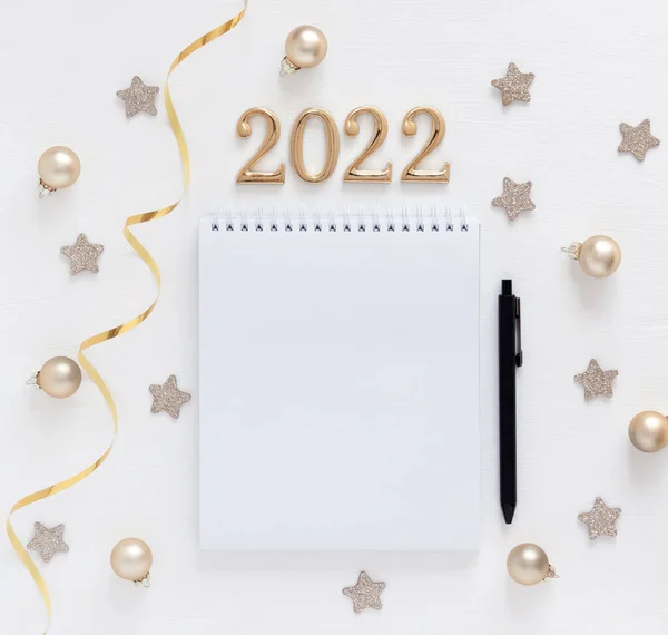 White sheet of notebook with pen on white table. Concept planning, wish list for the new year. Mockup for lettering, art drawing — Stock Photo, Image