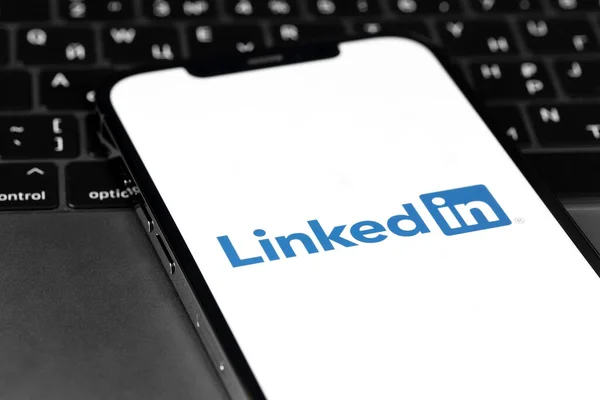 Linkedin App Logo Screen Smartphone Iphone Closeup Linkedin Social Network — Fotografia de Stock