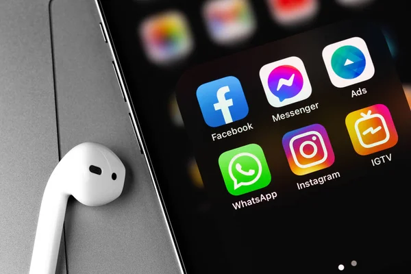 Facebook Instagram Whatsapp Иконки Социальных Сетей Мессенджеры Приложений Экране Смартфона — стоковое фото