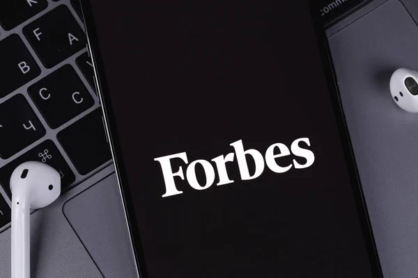 Forbes Logo Mobile App Screen Smartphone Iphone Notebook Keyboard Closeup — Stock Photo, Image