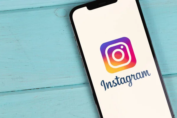 Instagram Logo Mobile App Screen Smartphone Iphone Closeup Colored Background — Stok Foto