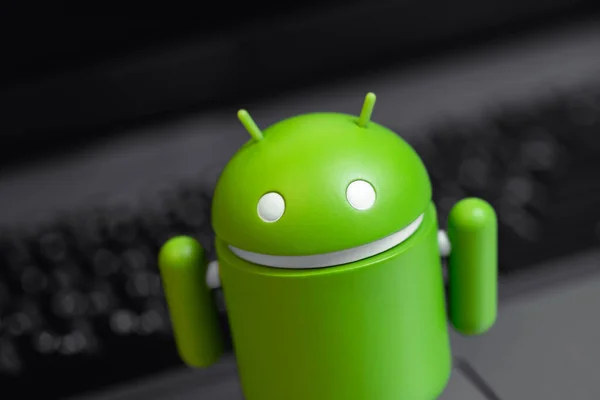 Google Android Figure Notebook Background Closeup Google Android Operating System — Stockfoto