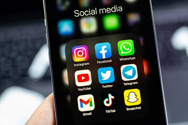 Showing Social Media Apps Instagram Facebook Whatsapp Youtube Twitter Telegram — Stock fotografie