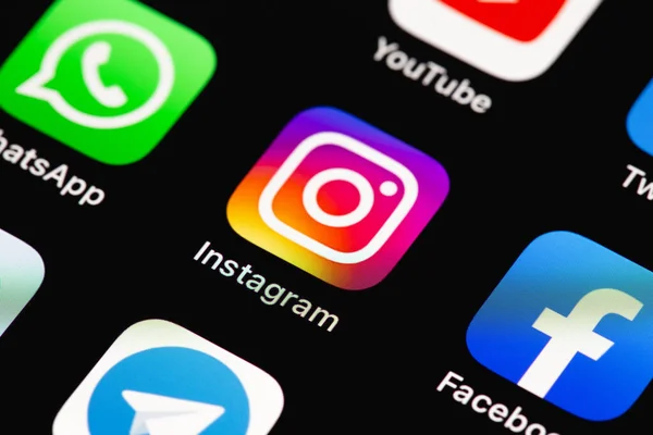 Showing Social Media Mobile Apps Icons Instagram Whatsapp Youtube Facebook — Fotografia de Stock