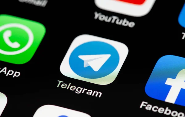 Showing Social Media Mobile Apps Icons Telegram Facebook Whatsapp Youtube — Stock Photo, Image