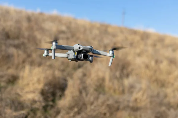 Primo Piano Vista Dal Basso Piccolo Drone Che Vola Aria — Foto Stock