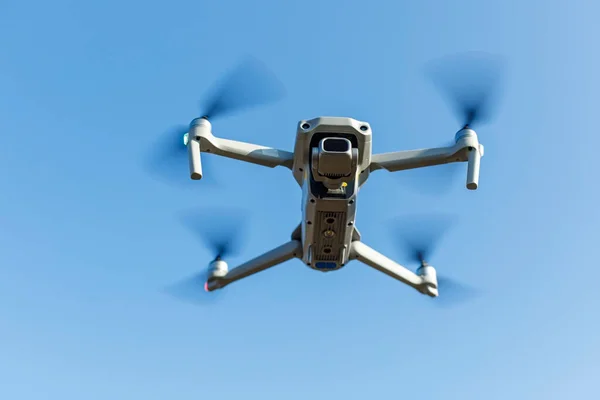 Drone Che Vola Nel Cielo Moderne Tecnologie Senza Equipaggio — Foto Stock