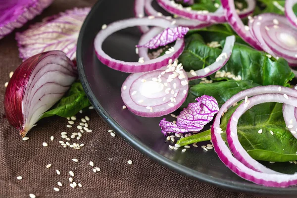 Salada Vitaminas Frescas Saudáveis Cebola Vermelha Espinafre Salada Repolho Chinesa — Fotografia de Stock