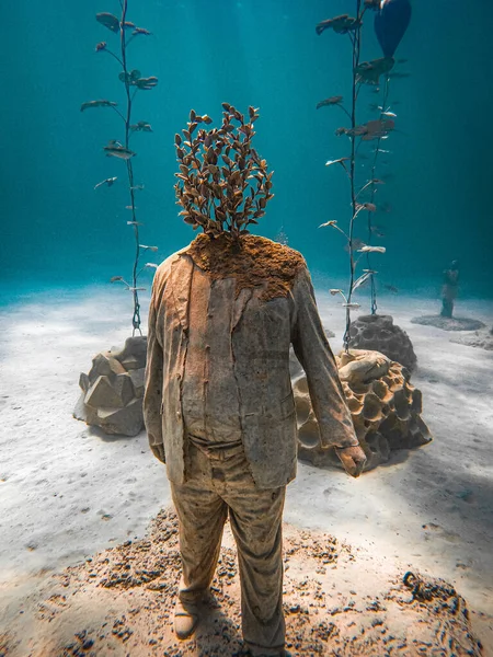 Statue sous-marine en mer Méditerranée sur le fond, île de Chypre, attraction de plongée sous-marine — Photo