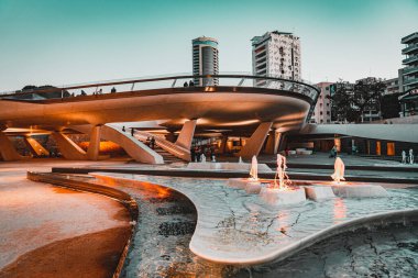 Lefkoşe, Kıbrıs 'taki Eleftheria Meydanı. Peyzaj şehir fotoğrafçılığı şehir modern fütüristik mimari 