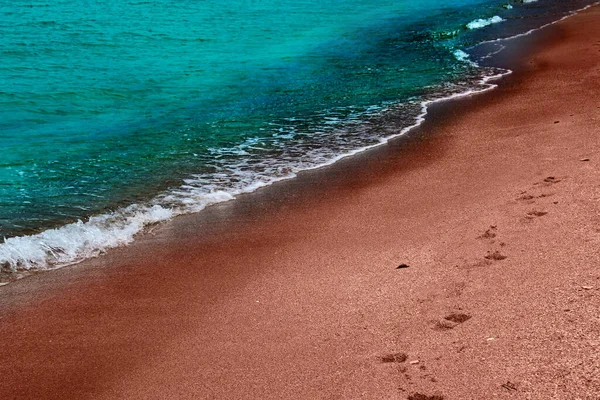 Blauwe Zee Golf Een Kiezelstrand — Stockfoto