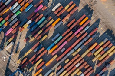 Çok Renkli Konteynırların Havadan Yukarıdan Aşağıya Görünümü