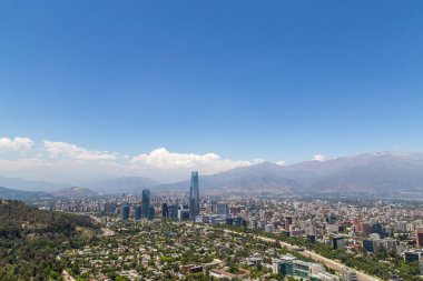 Santiago de Chile, Şili - 28 Kasım 2015 Santiago de Şili 'nin panoramik gökyüzü manzarası.
