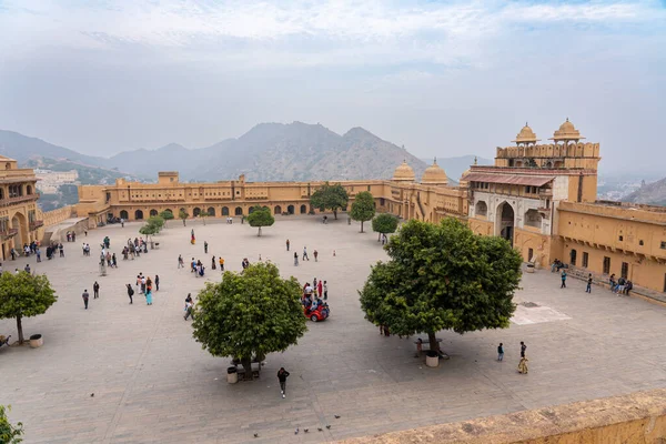 Jaipur Indien Dezember 2019 Menschen Innenhof Des Historischen Bernsteinforts — Stockfoto