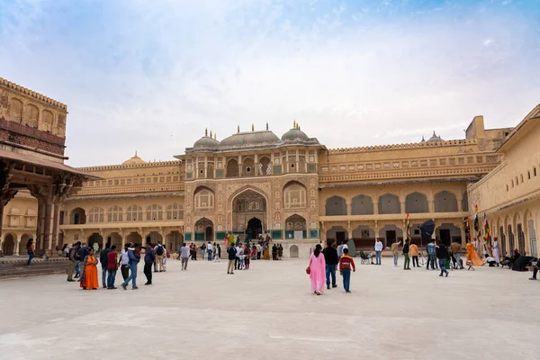 Jaipur Índia Dezembro 2019 Pessoas Pátio Histórico Amber Fort — Fotografia de Stock