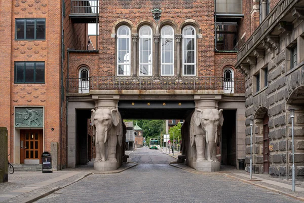 Κοπεγχάγη Δανία Ιούνιος 2022 Διάσημη Πύλη Ελέφαντα Στο Παλιό Ζυθοποιείο Εικόνα Αρχείου