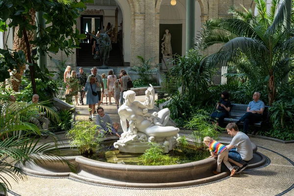 Copenhagen Denmark July 2022 People Looking Sculptures New Carlsberg Glyptotek — Stock Photo, Image