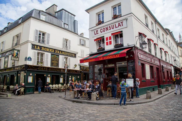 Paris France May 2017 Streets Montmartre District People Sitting Cafes — Stock Photo, Image