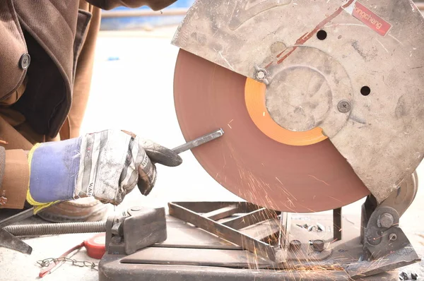 Procesamiento Metales Con Amoladora Angular Chispas Metalurgia — Foto de Stock