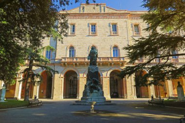 Perugia, İtalya, 3 Ekim 2021. Palazzo della Provincia, Perugia 'da Rocca Paolina harabeleri üzerine inşa edilmiş bir halk sarayı.