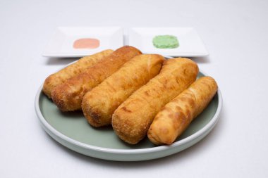 GUASACACA ile TEQUEOS (VENEZUELAN CHEESE GREEN Sosu ile SICKS)