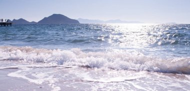 Ufuk, denizin gökyüzüyle buluştuğu yer.