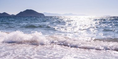 Ufuk, denizin gökyüzüyle buluştuğu yer.