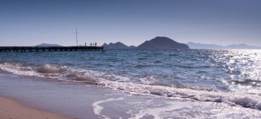 Ufuk, denizin gökyüzüyle buluştuğu yer.