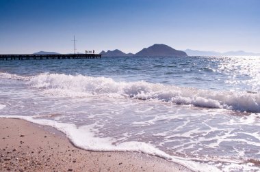 Ufuk, denizin gökyüzüyle buluştuğu yer.