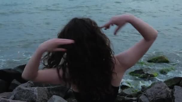 海洋萨满礼仪舞女法术海滩海岸 — 图库视频影像
