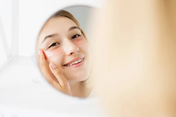 Patch idrogel trattamento viso donna eye pad — Foto Stock