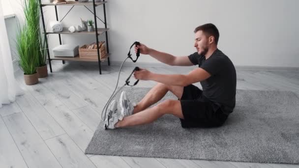 Sport selhat cukroví muž domácí trénink hubnutí — Stock video