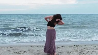 Okyanus özgürlüğü meditasyonu Ahenkli Kadın Sahili
