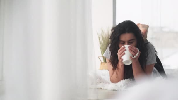 Dentes sensíveis cuidados dentários mulher quente dor de café — Vídeo de Stock