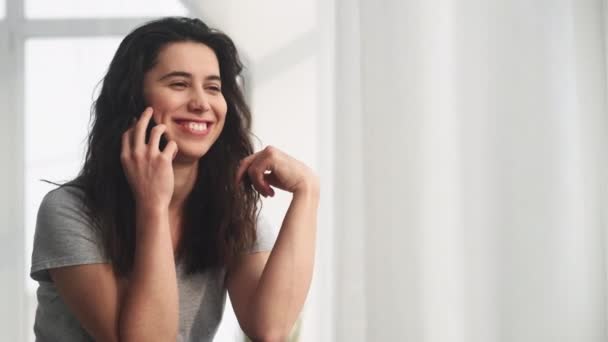Llamada telefónica comunicación móvil 4g gadget mujer — Vídeos de Stock