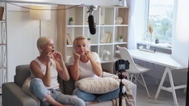 Yoga videosu eğitmeni son sınıf kadın uzmanı